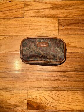 DaVinci Paisley Toiletry Bag in Brown